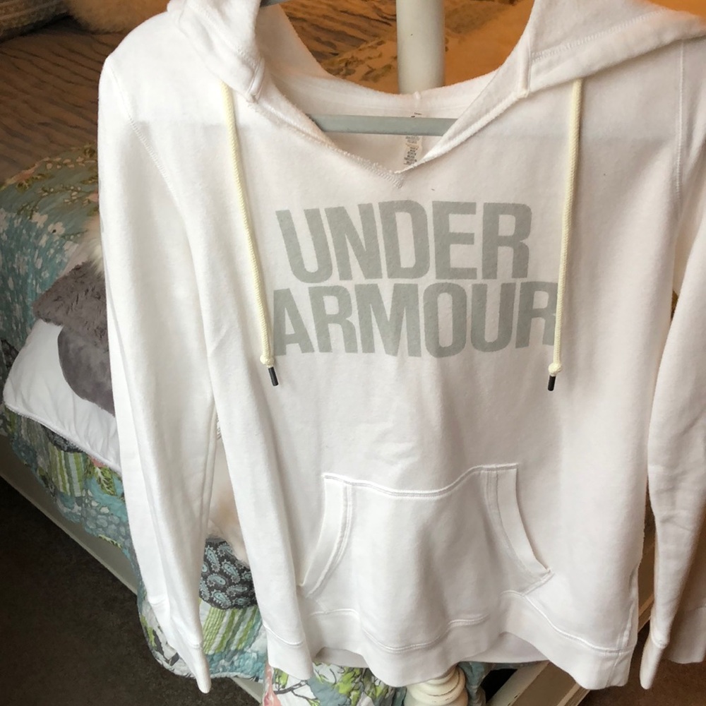 White under armour sweatshirt